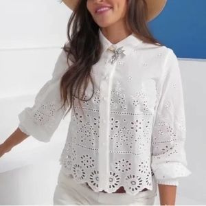 Cabi 6084 Coast Top-Spring 2022 White Eyelet blouse- size Small